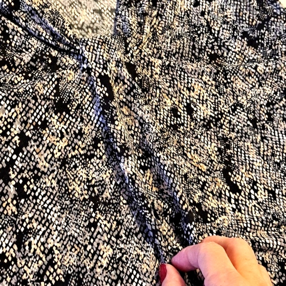 Wrinkle-Free Top - Picture 8 of 15